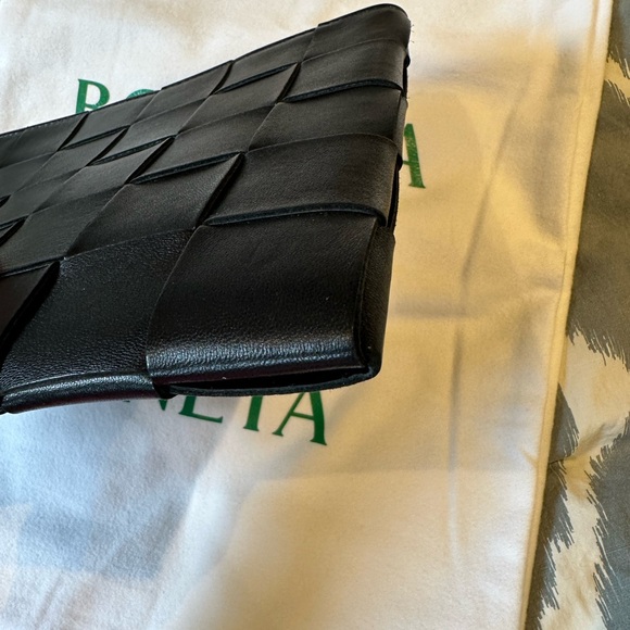 Bottega Veneta Medium Cassette Flat Pouch, Black! - Picture 5 of 13